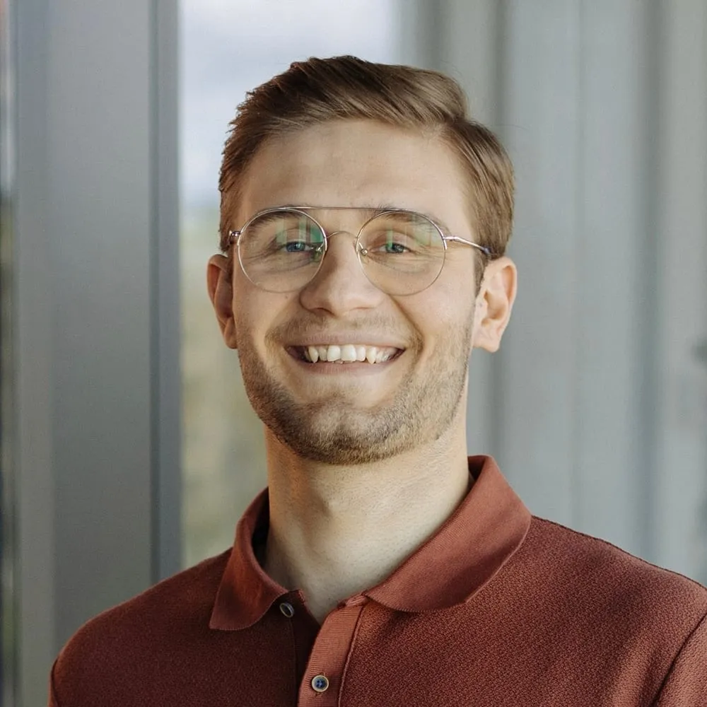 Gustavs, Founder